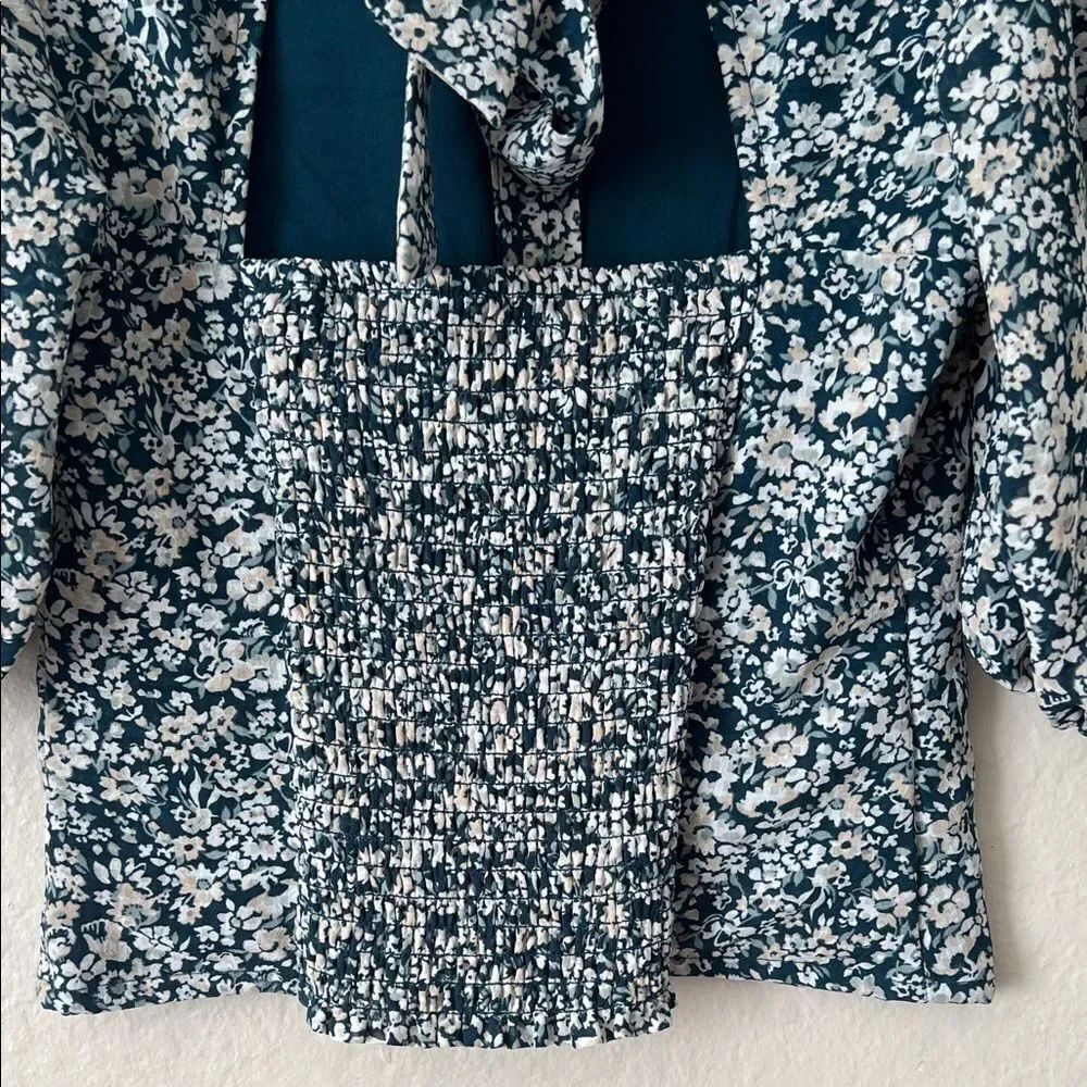 Like New! Abercrombie and Fitch Puff Sleeve Tie back Floral Top in Size XS - Picture 5 of 14